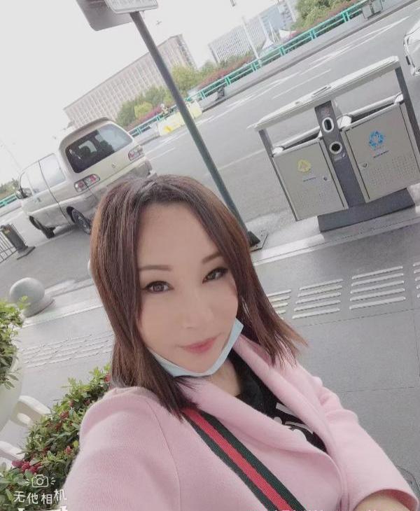 红牌楼服务系淑女