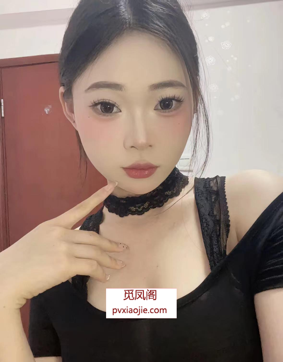 黑丝制服女友式服务