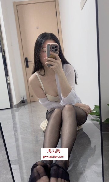 制服多多的温柔少妇